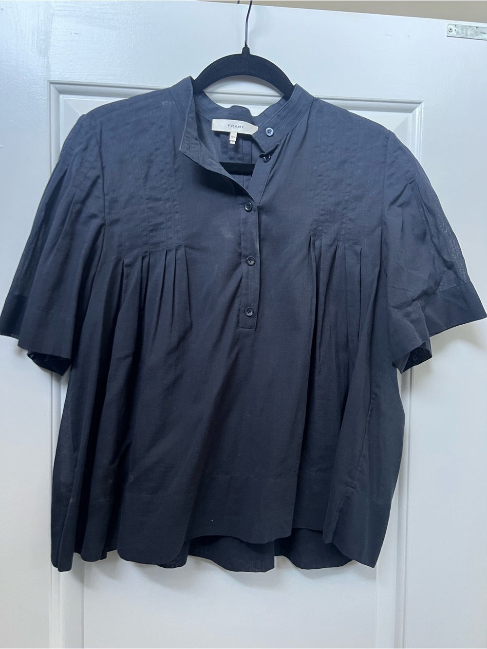 FRAME easy Boxy Button Front Top in Navy